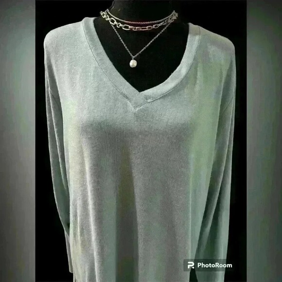Matty M Tops - Marty M Women’s V-Neck long sleeve blouse Size XXL